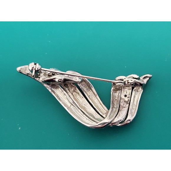 Vintage Silver Tone Rhinestone Pave Wave V Triple Strand Pin Brooch Beautiful - Picture 4 of 9